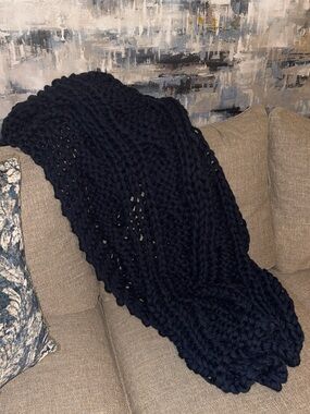 POTTERY BARN BEST SELLER Colossal Handknit Throw NAVY Home Decor Accents